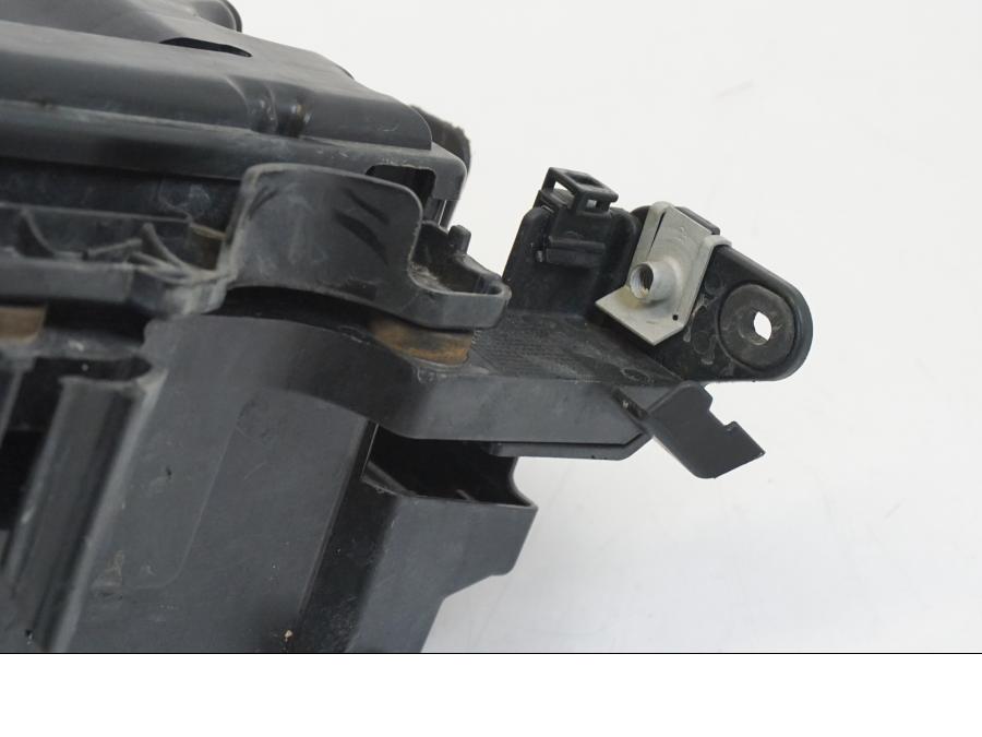 Höger sida på Batterihållare från en BMW R 1250 GS -2019 motorcykel.