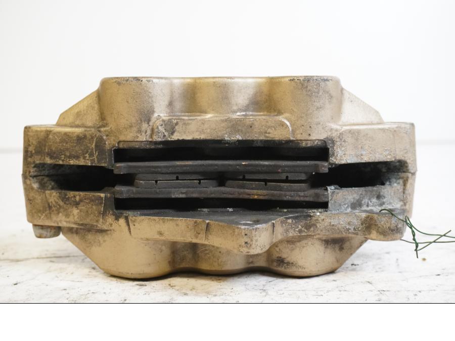 Höger sida på Bromsok från en Suzuki GSX 1400 -2002 motorcykel.