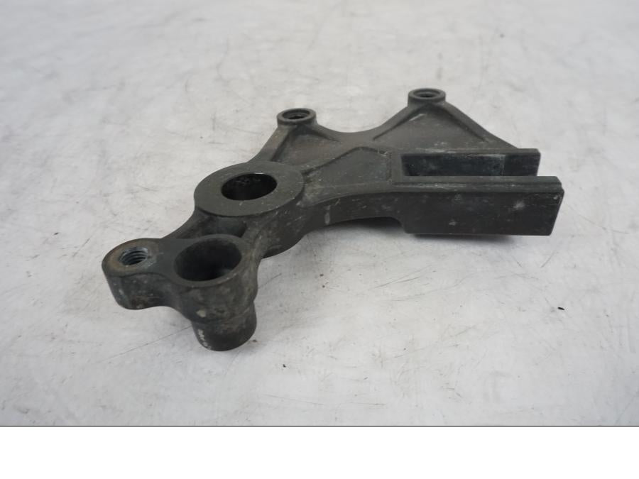 Vänster sida på Bromsoksfäste från en Kawasaki Versys 650 -2014 motorcykel.