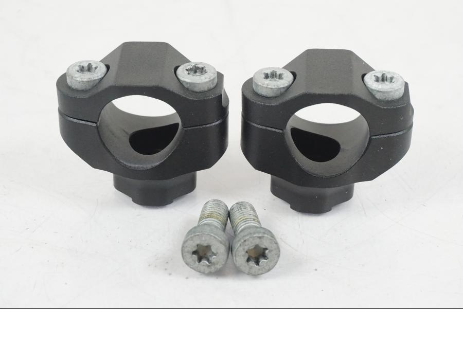 Framsidan på Styrfäste från en KTM 1290 Super Duke R EVO -2023 motorcykel.