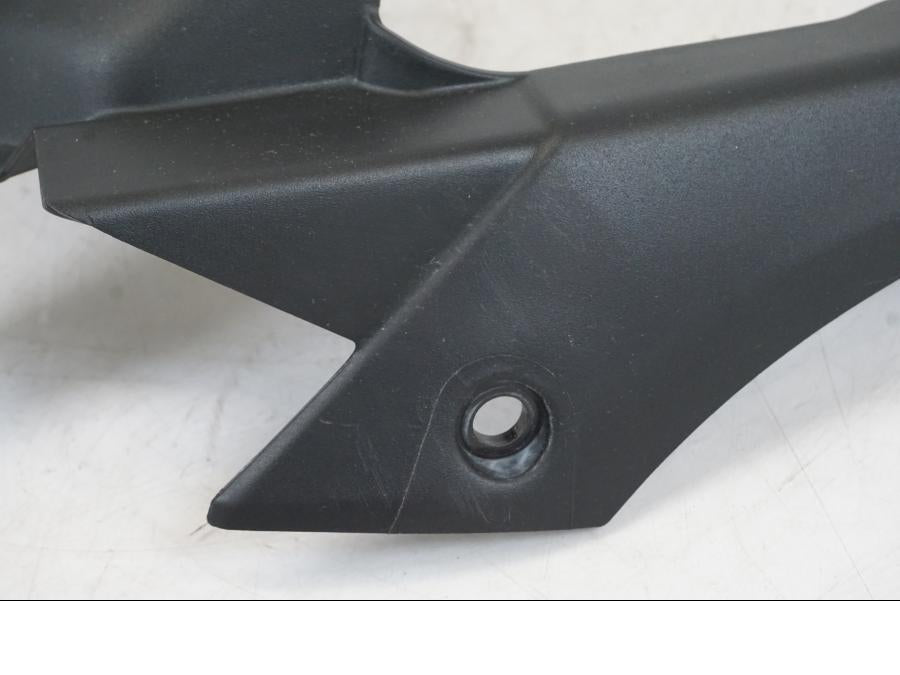 Baksidan på Svingskärm från en Yamaha YZF R7 -2022 motorcykel.