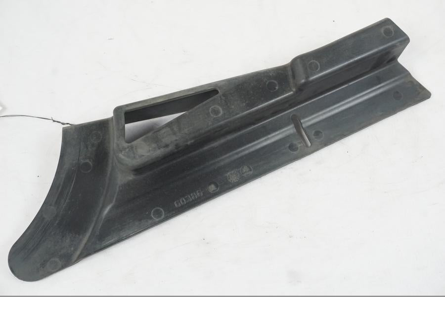 Framsidan på Remskydd från en H-D Street Glide FLHX -2012 motorcykel.