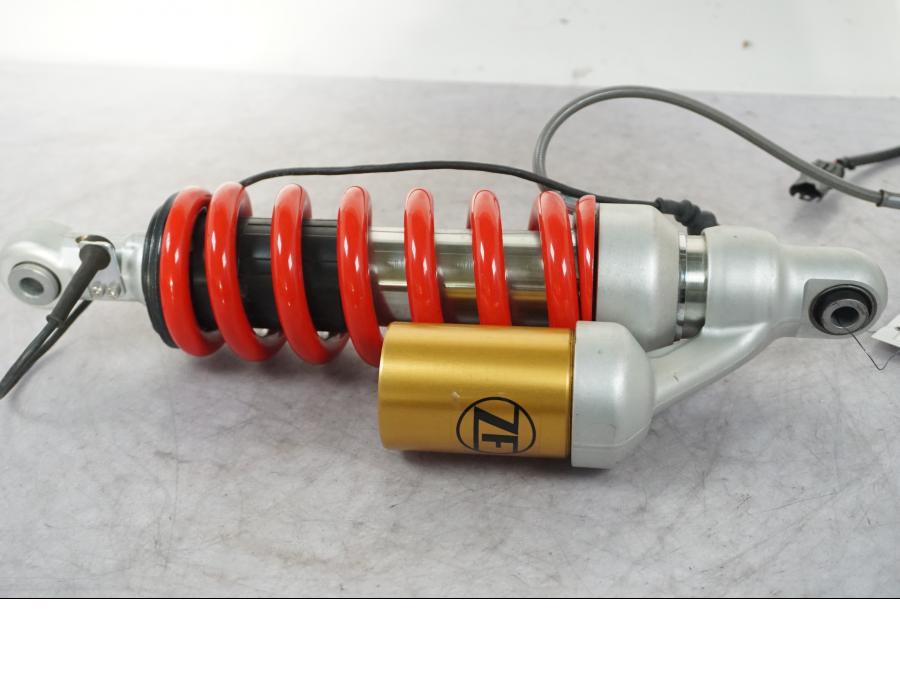 Snett nerifrån på Stötdämpare ESA från en BMW F 850 GS -2017 motorcykel.