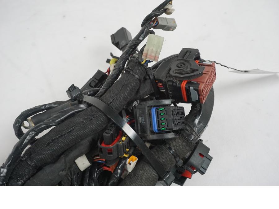 Extrabild5 på Kabelstam från en MV Agusta Dragster -2014 motorcykel.