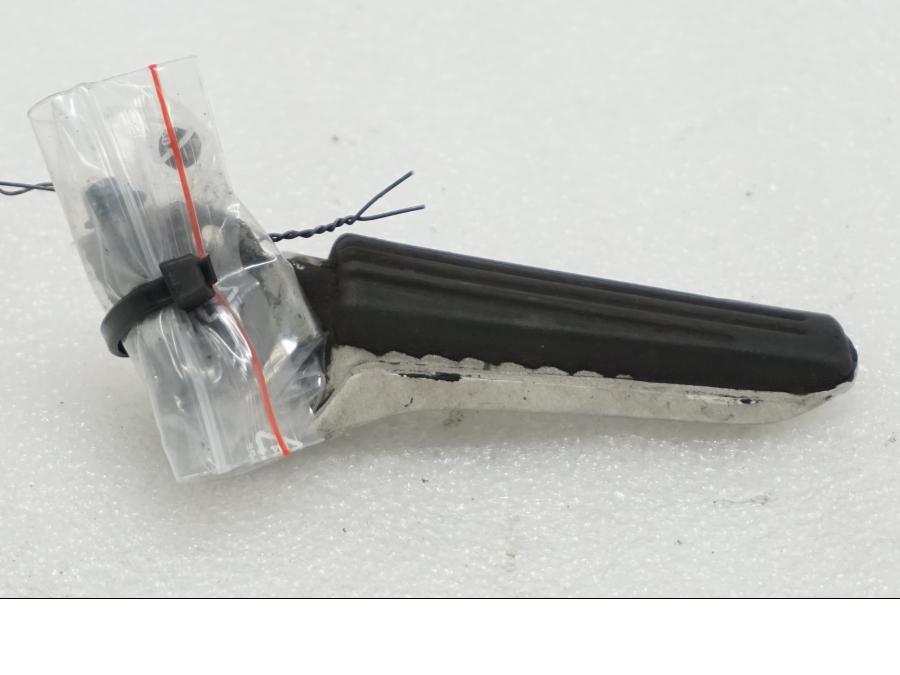 Framsidan på Fotpinne från en Suzuki SV 1000 -2007 motorcykel.