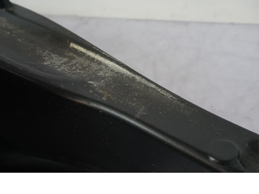 Höger sida på Sving från en KTM 790 Duke -2018 motorcykel.