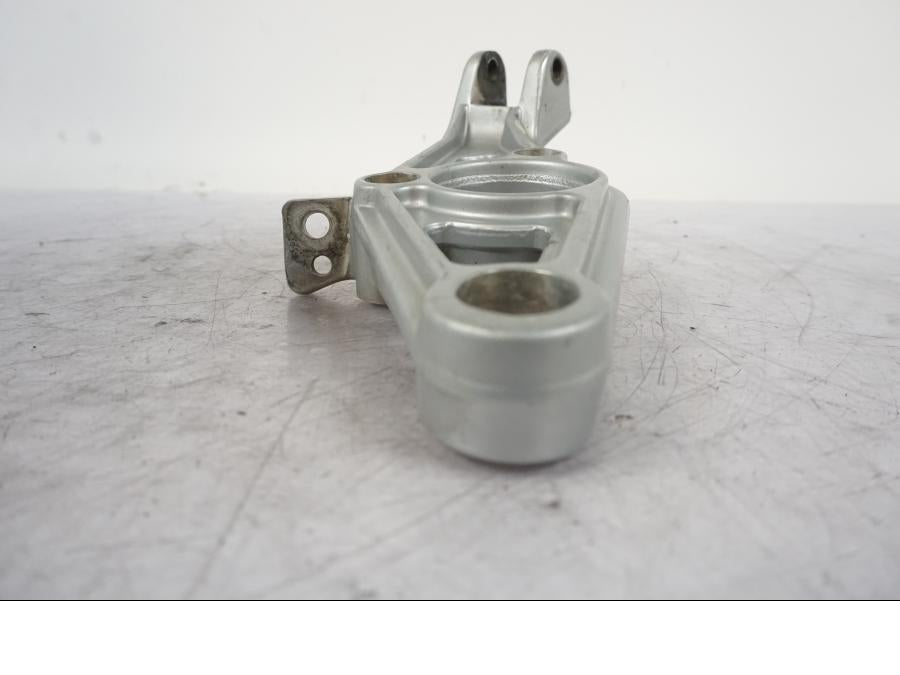 Vänster sida på Fotpinnefäste från en BMW R 1150 GS -2002 motorcykel.