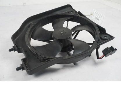 Höger sida på Vattenkylfläkt från en MV Agusta Dragster -2014 motorcykel.