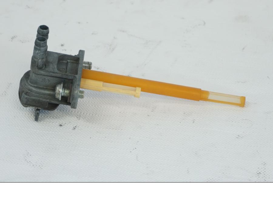 Höger sida på Bensinkran från en Yamaha TDM 850 -1998 motorcykel.