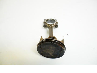 Baksidan på Kolv från en Yamaha FJR 1300 -2005 motorcykel.