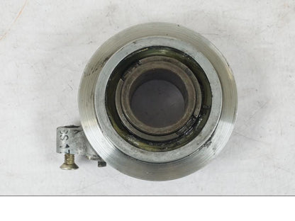 Snett uppifrån på Hastighetsdrivning från en Triumph Daytona 955I -2000 motorcykel.