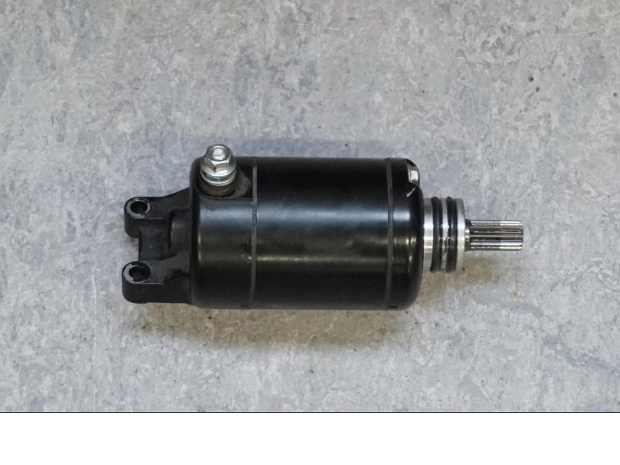 Framsidan på Startmotor från en Kawasaki ZX-10R -2008 motorcykel.