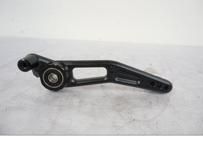 Snett uppifrån på Bromspedal från en KTM 1290 Super Duke -2019 motorcykel.