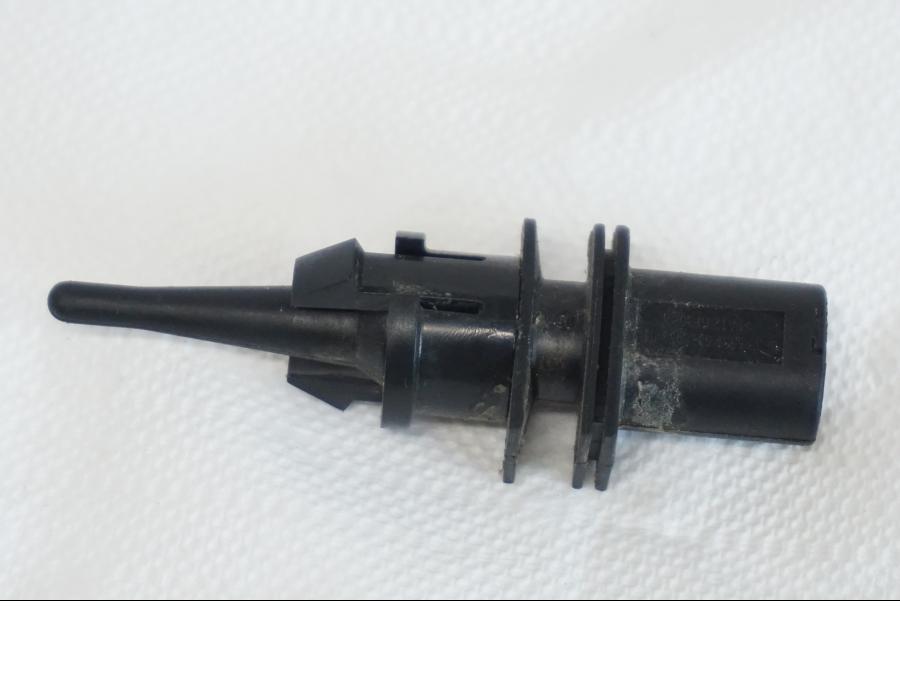 Framsidan på Temperatursensor från en BMW K 1600 -2015 motorcykel.