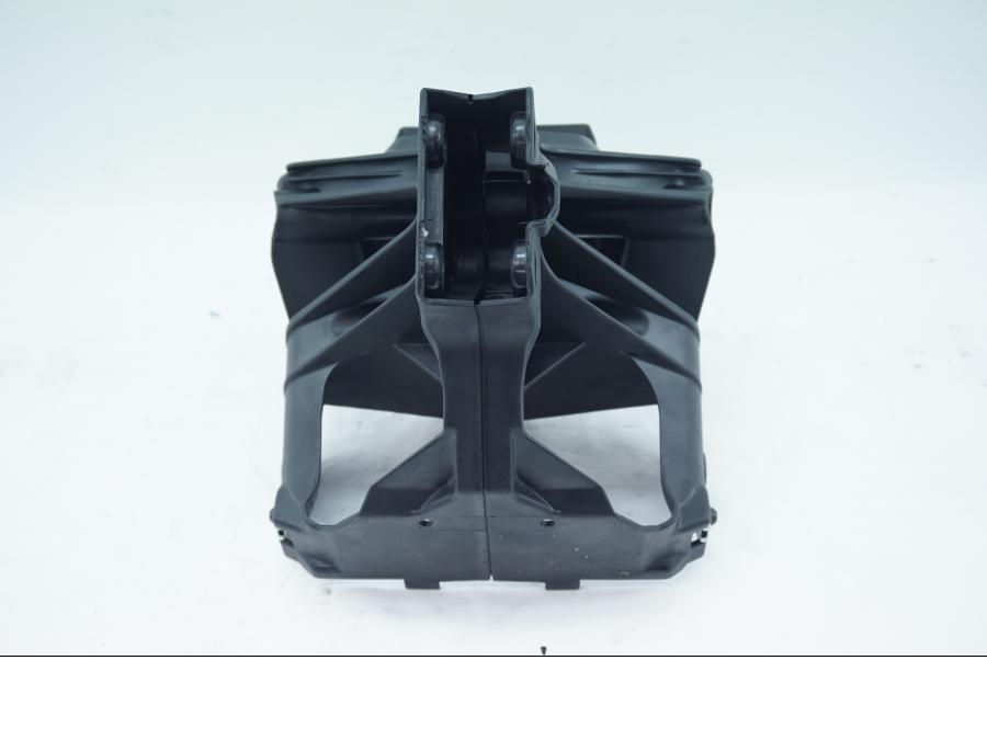 Vänster sida på Toppkåpstag från en KTM RC 390 -2019 motorcykel.