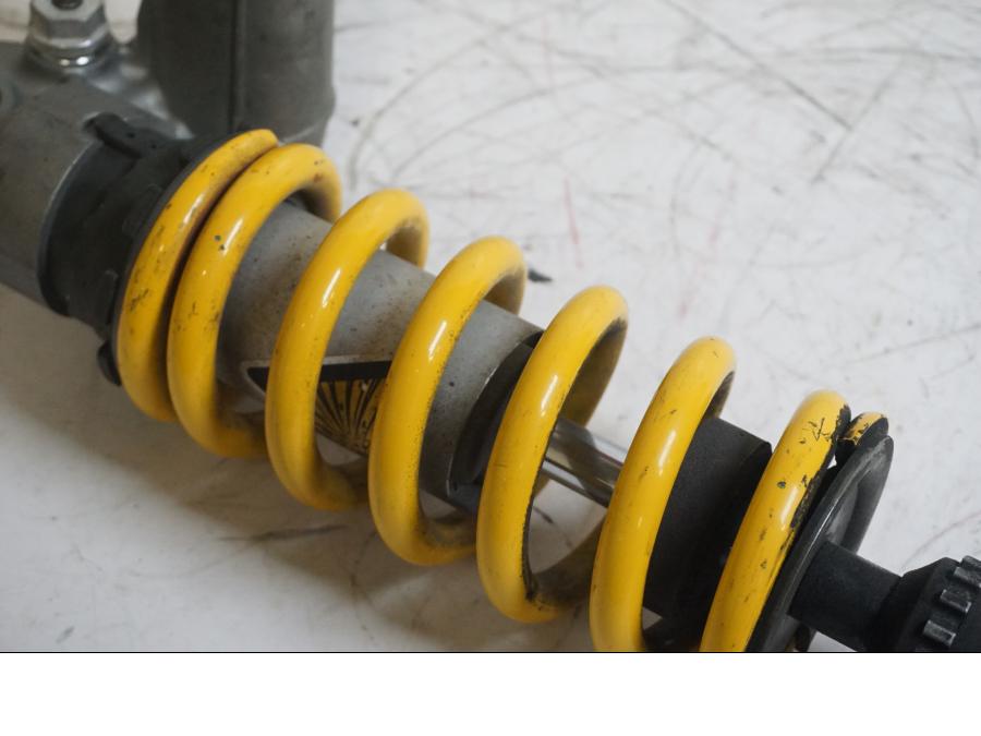 Höger sida på Stötdämpare från en Yamaha YZF R6 -1999 motorcykel.