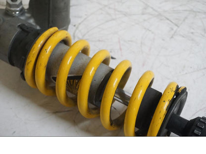 Höger sida på Stötdämpare från en Yamaha YZF R6 -1999 motorcykel.