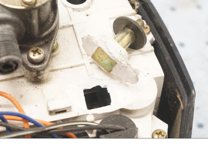 Snett uppifrån på Instrumentpanel från en Suzuki GSX 550 -1985 motorcykel.