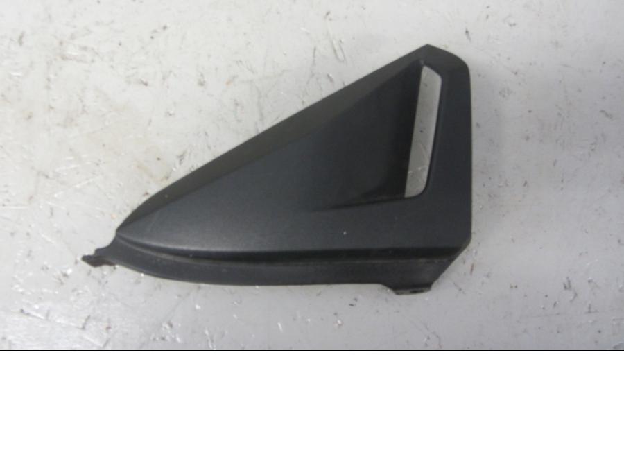 Framsidan på Sidopanel från en Honda CB 1000 R -2010 motorcykel.