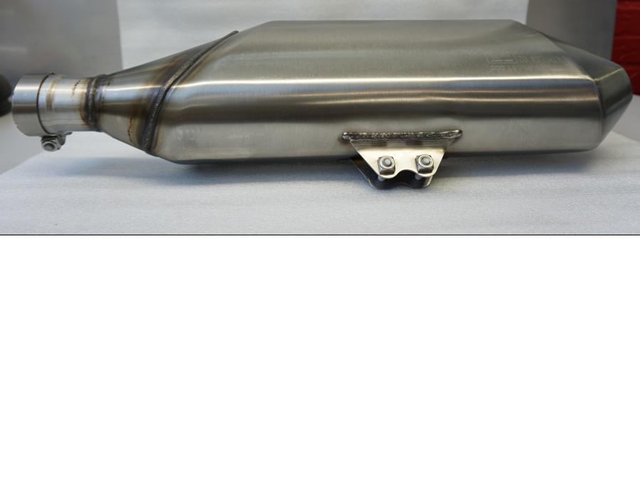 Vänster sida på Ljuddämpare från en KTM 690 Enduro -2011 motorcykel.