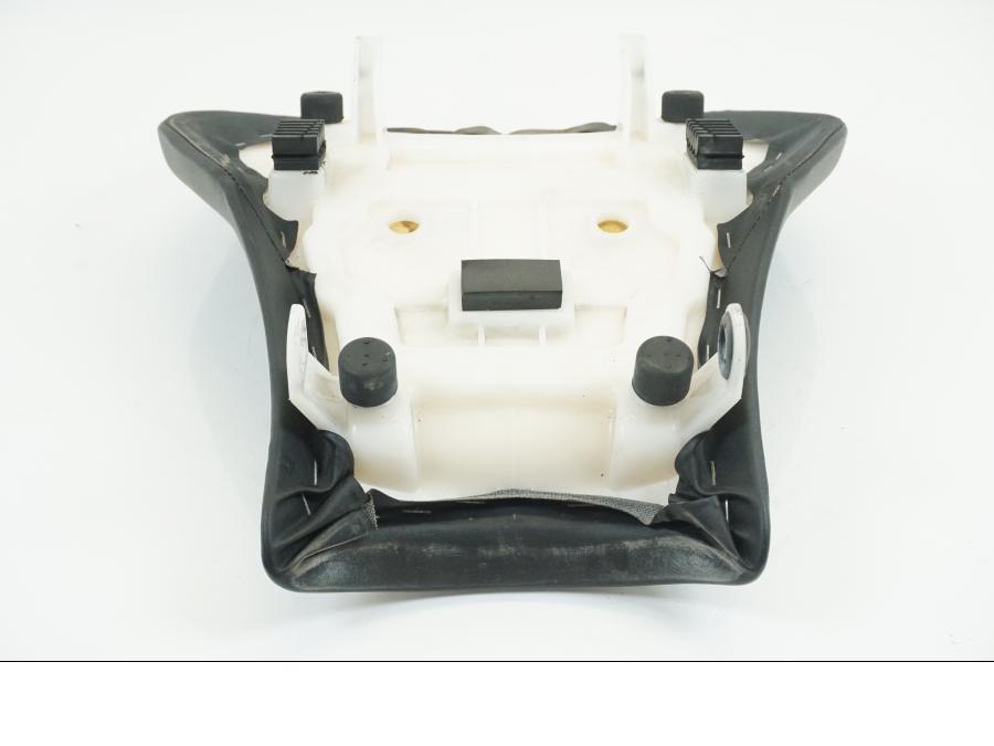 Snett uppifrån på Sadel från en Suzuki GSX-R 1000 -2009 motorcykel.