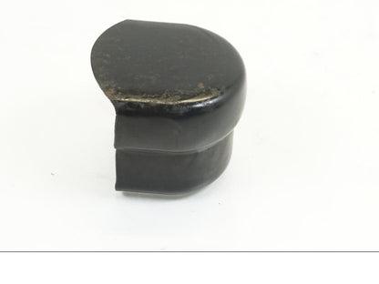 Höger sida på Bromsvätskebehållarkåpa från en Yamaha XVS 1100 -2001 motorcykel.