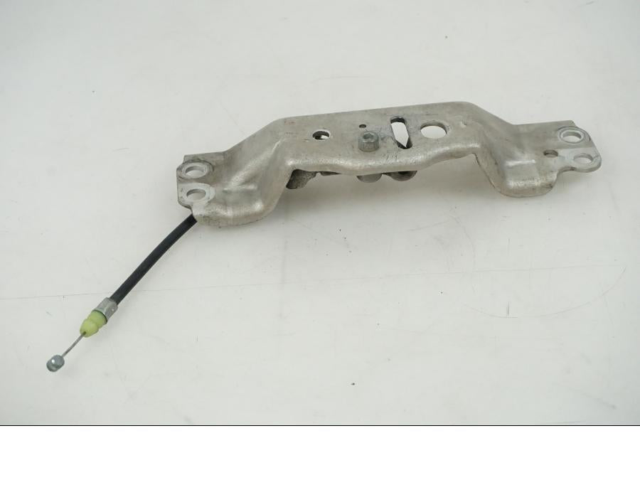 Vänster sida på Sadellåsmekanism från en Honda CBR 1000 -2005 motorcykel.