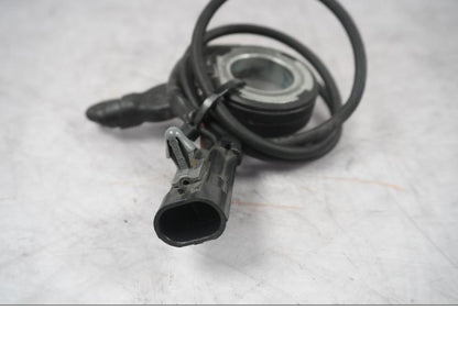 Baksidan på ABS givare från en H-D Touring Street Glide FLHX -2009 motorcykel.