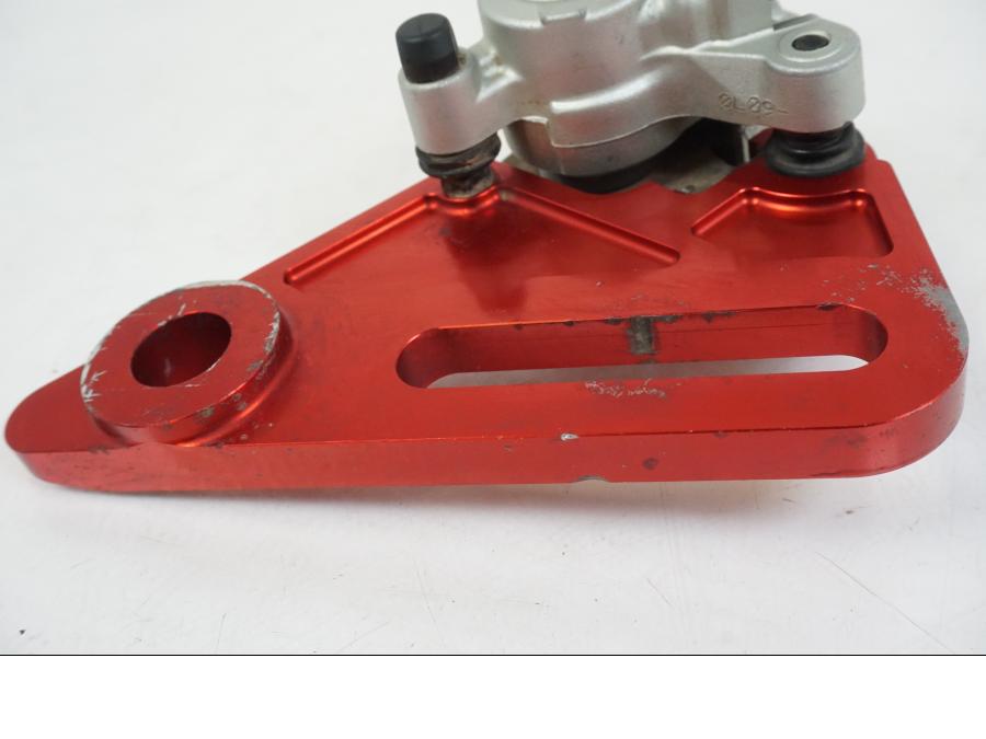 Höger sida på Bromsok från en AJP PR7 -2021 motorcykel.