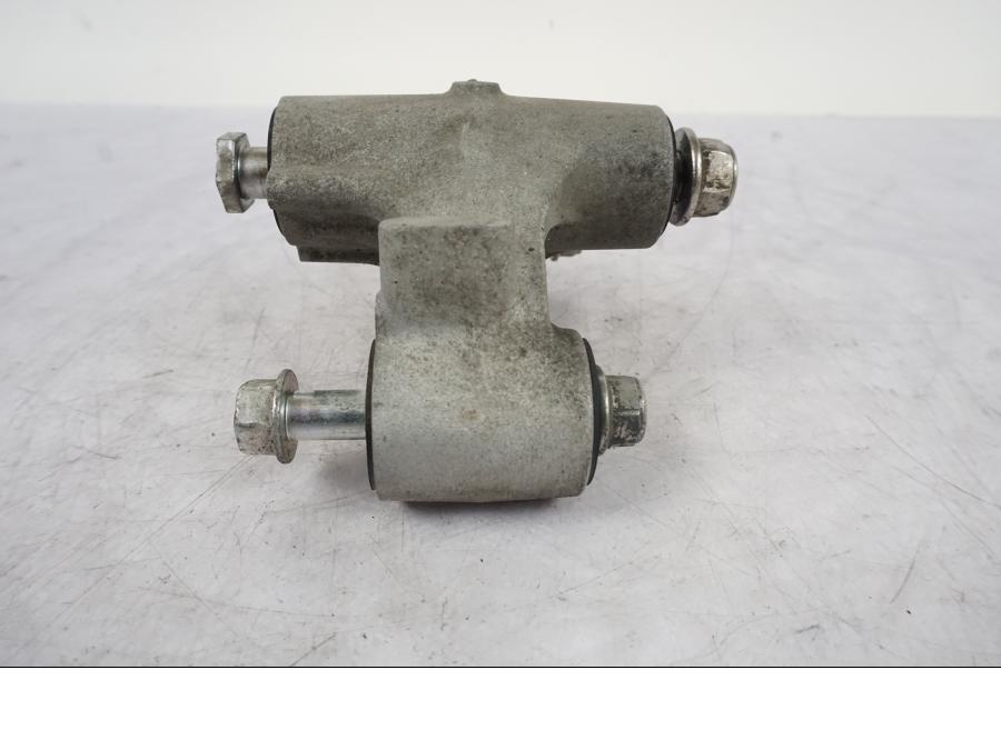 Vänster sida på Länkage från en Kawasaki Z 800 -2014 motorcykel.