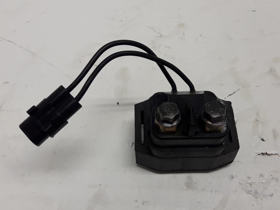 Framsidan på Startrelä från en Yamaha XJR 1300 -2015 motorcykel.