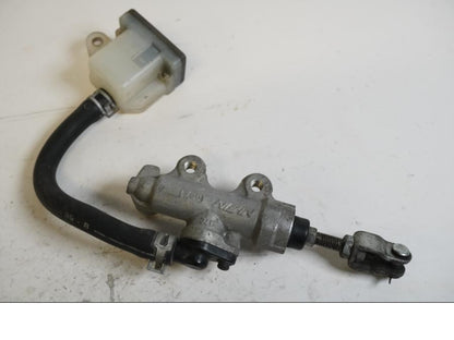 Framsidan på Bromshuvudcylinder från en Suzuki GSF 1200 -2000 motorcykel.