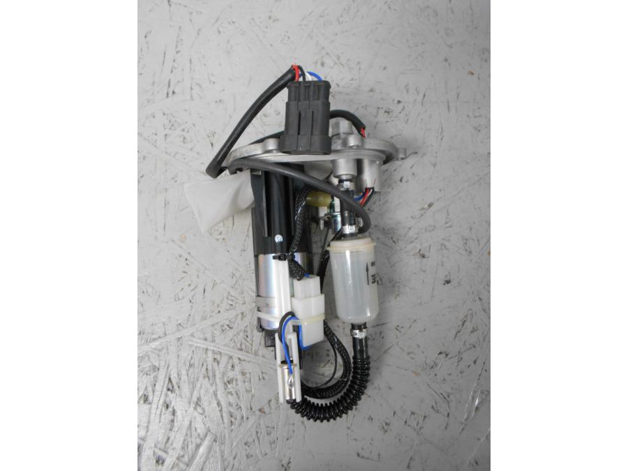 Framsidan på Bensinpump insprut från en Ducati 848 EVO -2011 motorcykel.