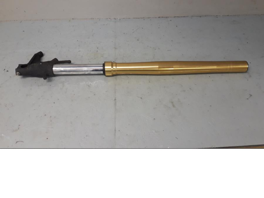 Framsidan på Gaffelben från en Honda ADV 750 -2017 motorcykel.