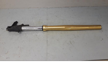 Framsidan på Gaffelben från en Honda ADV 750 -2017 motorcykel.