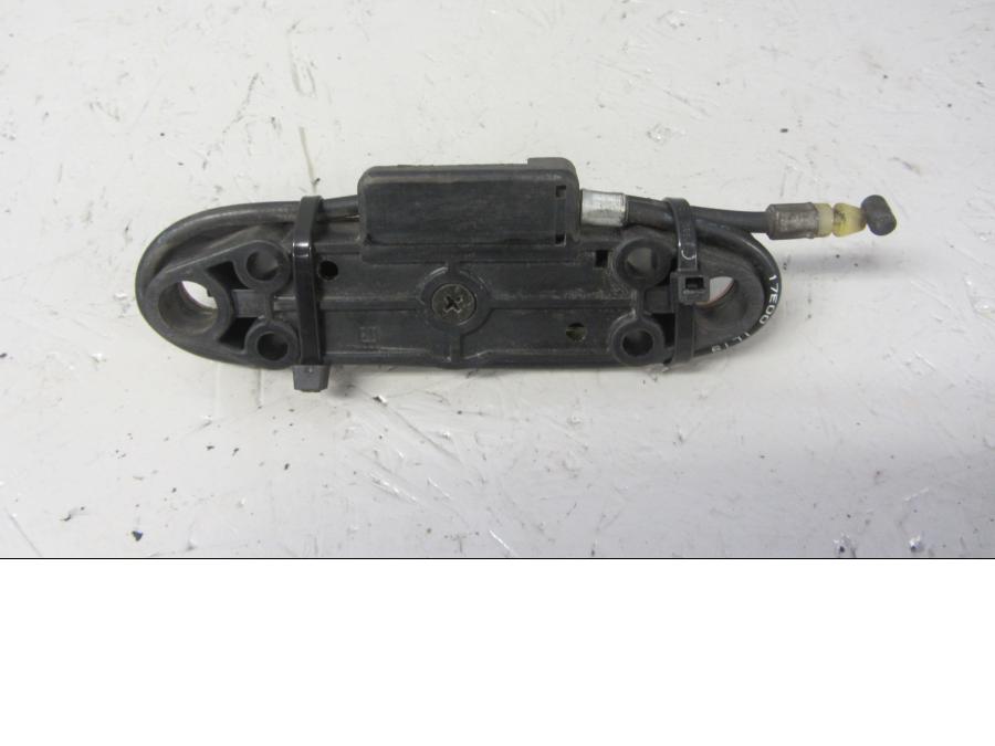 Framsidan på Sadellåsmekanism från en Suzuki GSX-R 750 -1992 motorcykel.