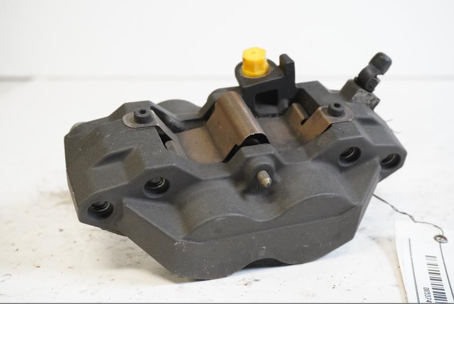 Baksidan på Bromsok från en Kawasaki ZZR 1200 -2002 motorcykel.