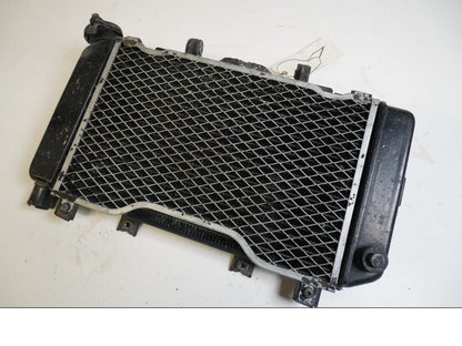 Framsidan på Vattenkyl från en Yamaha TDM 850 -1996 motorcykel.