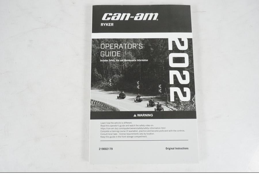 Framsidan på Instruktionsbok från en Can-Am BRP -2022 ATV.