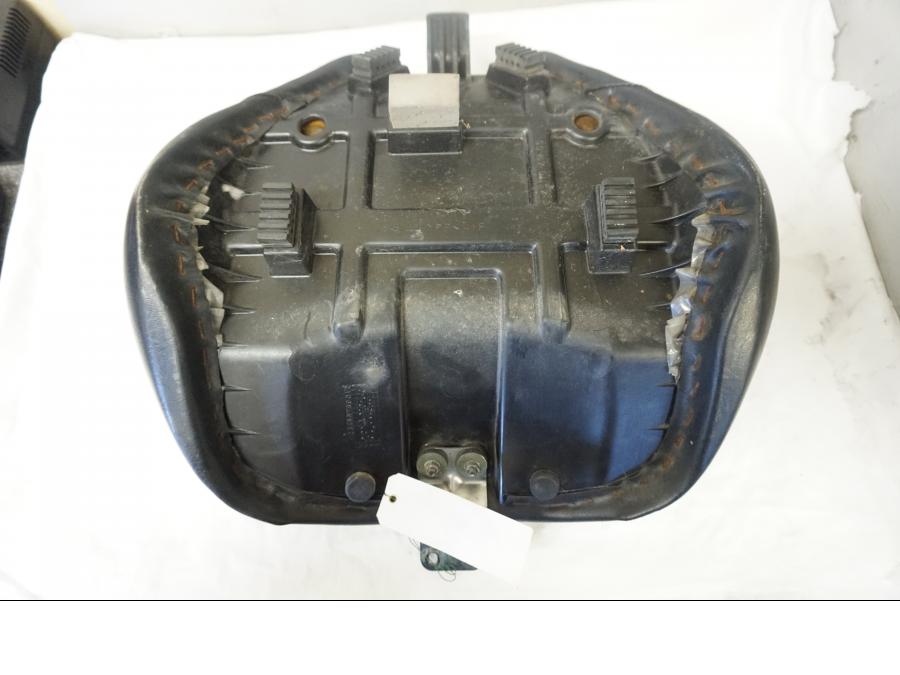 Snett uppifrån på Sadel från en Suzuki VL 800 -2004 motorcykel.