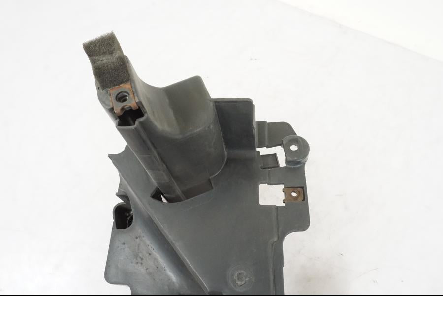 Baksidan på Plast från en Yamaha XVS 1100 -2000 motorcykel.