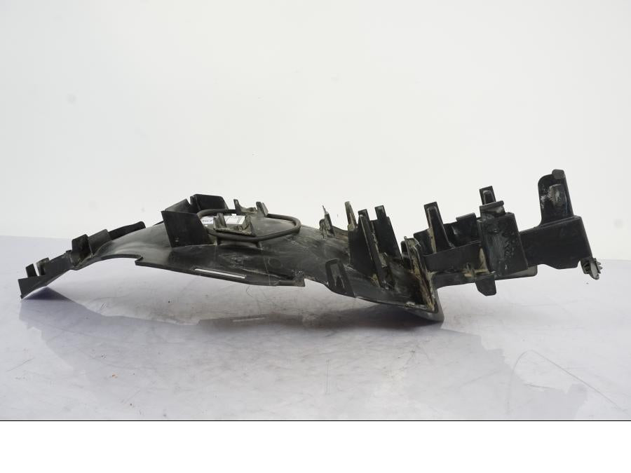 Höger sida på Undertail från en Honda VFR 1200 -2010 motorcykel.