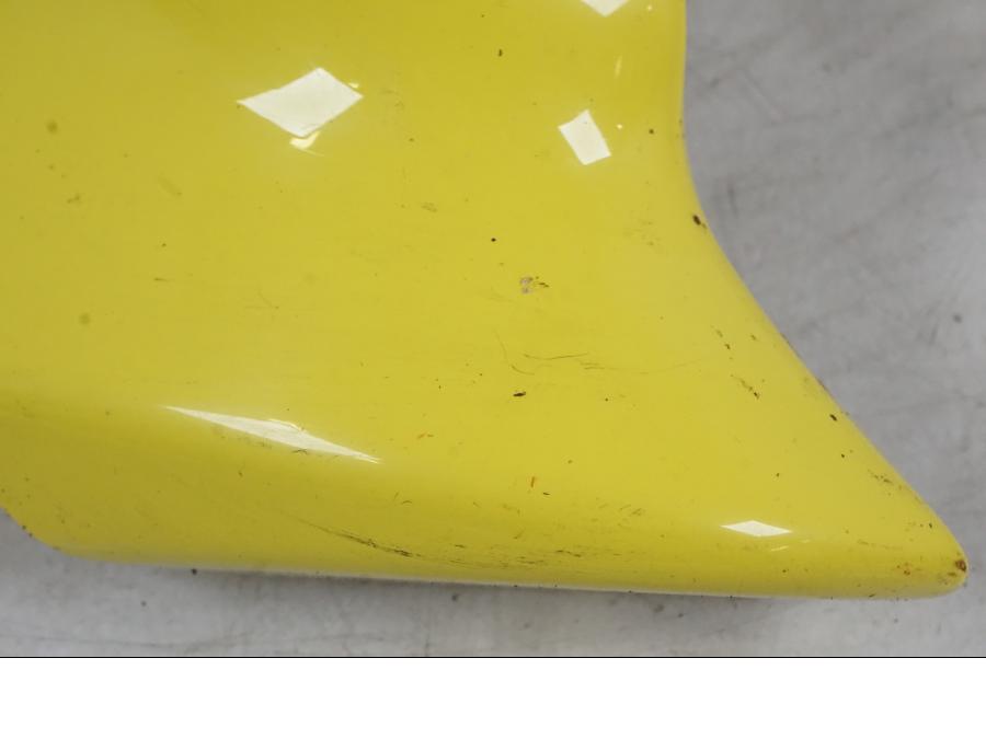 Höger sida på Toppkåpa från en Kawasaki ER-6N -2006 motorcykel.