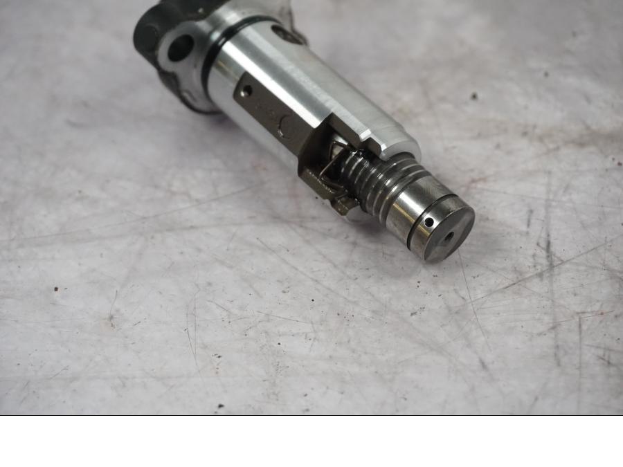 Höger sida på Kamkedjesträckare från en Triumph Tiger Explorer -2016 motorcykel.