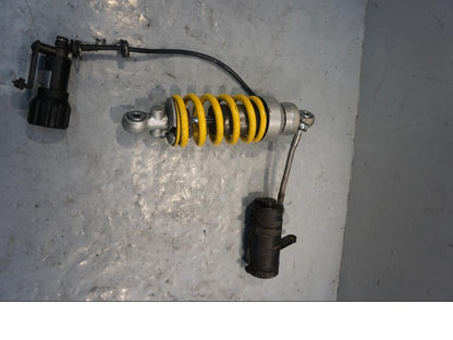 Baksidan på Stötdämpare från en Ducati Diavel -2015 motorcykel.