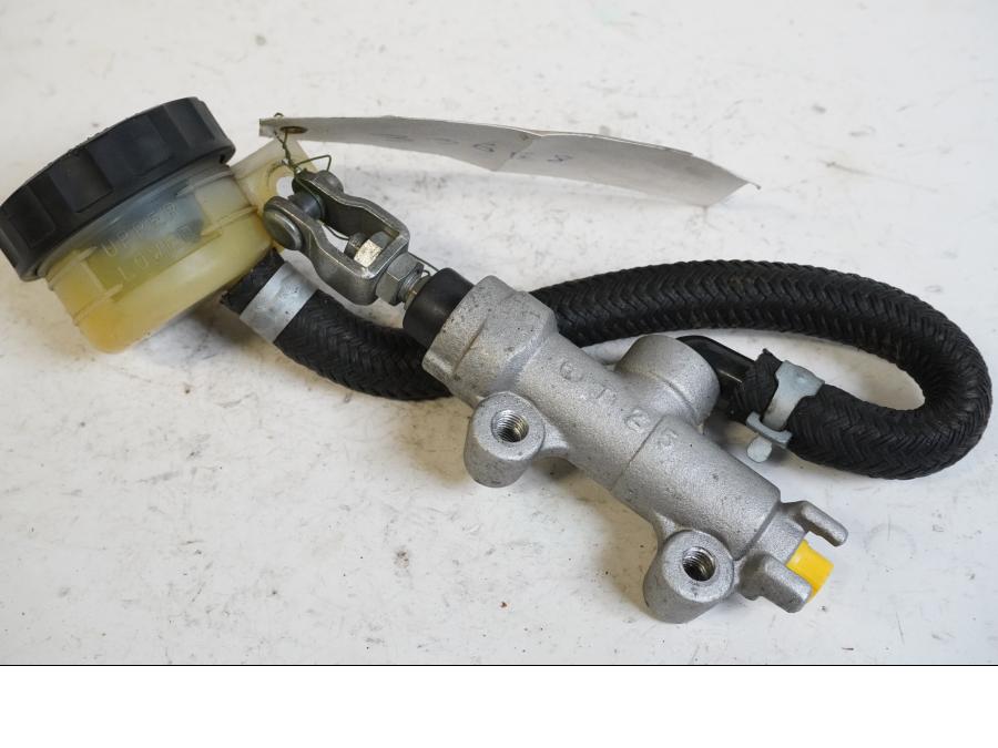 Framsidan på Bromshuvudcylinder från en Kawasaki ZX-10R -2007 motorcykel.