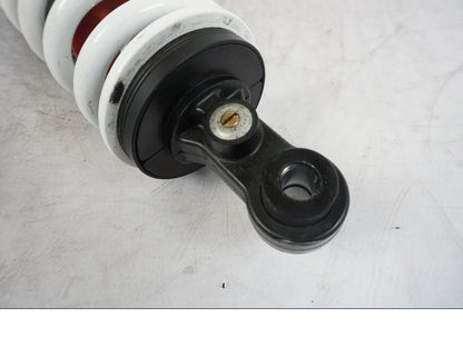 Baksidan på Stötdämpare från en KTM 1290 Super Duke R -2021 motorcykel.