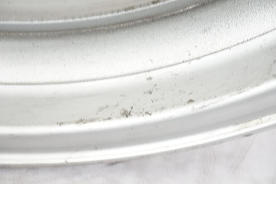 Extrabild2 på Fälg från en Honda NT 650 V -2002 motorcykel.