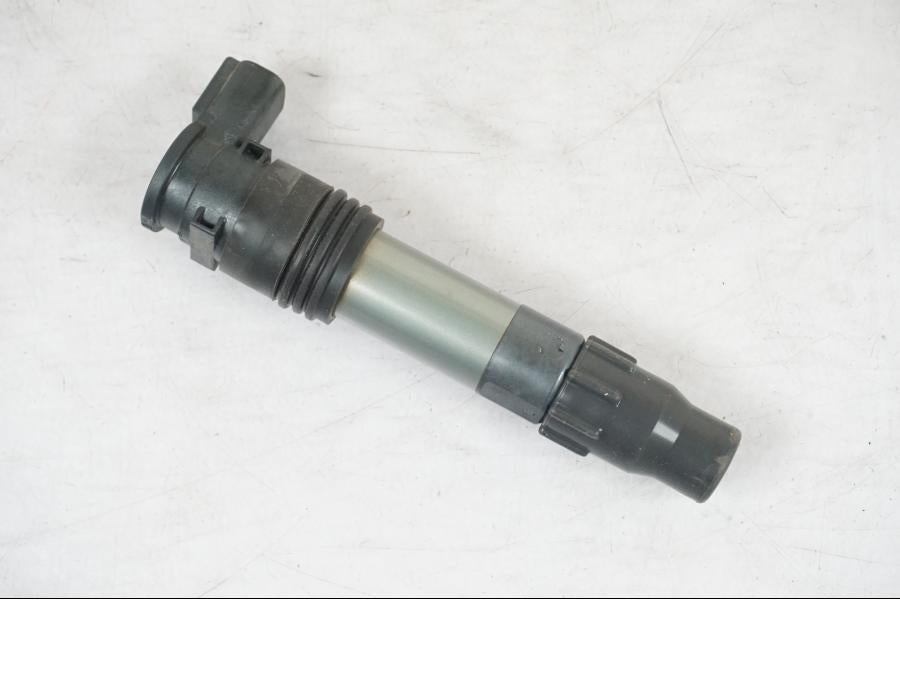 Vänster sida på Tändspole från en Kawasaki Z 900 -2019 motorcykel.