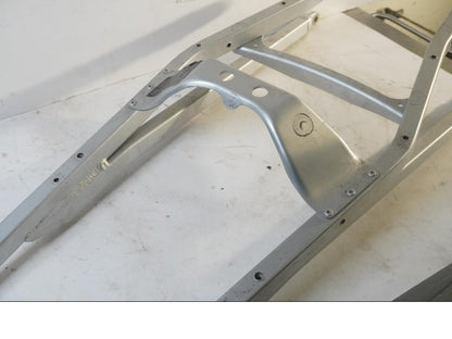 Baksidan på Bakram från en BMW K 1200 R -2006 motorcykel.